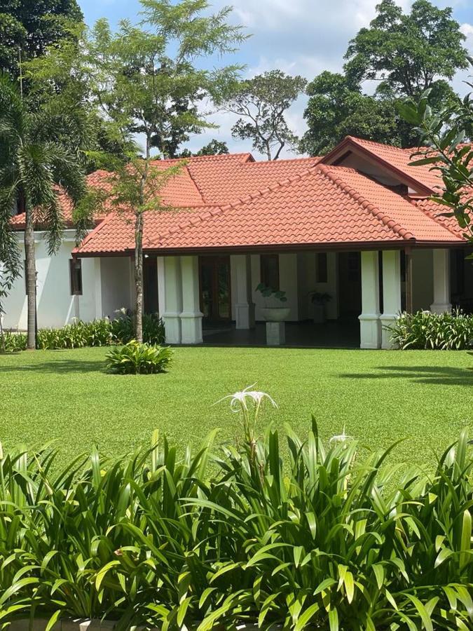 Villa Crystals Malabe Luaran gambar