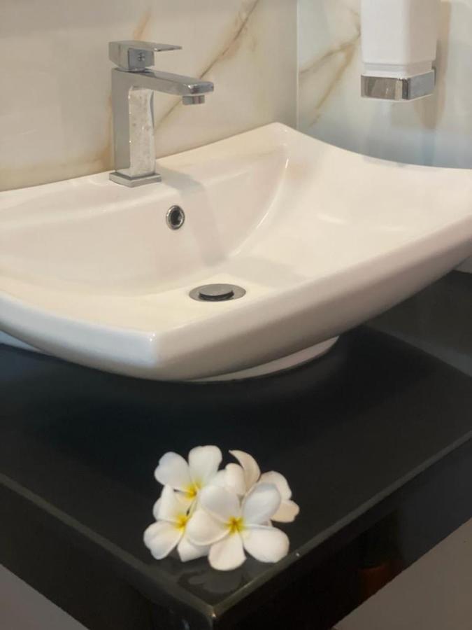 Villa Crystals Malabe Luaran gambar