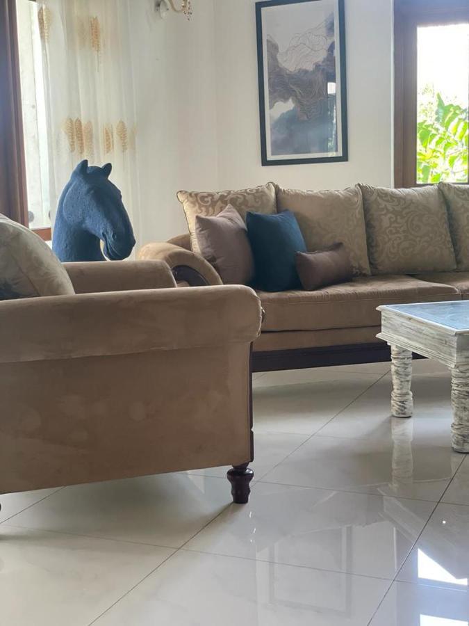 Villa Crystals Malabe Luaran gambar