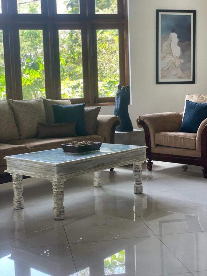 Villa Crystals Malabe Luaran gambar