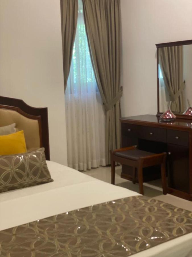 Villa Crystals Malabe Luaran gambar