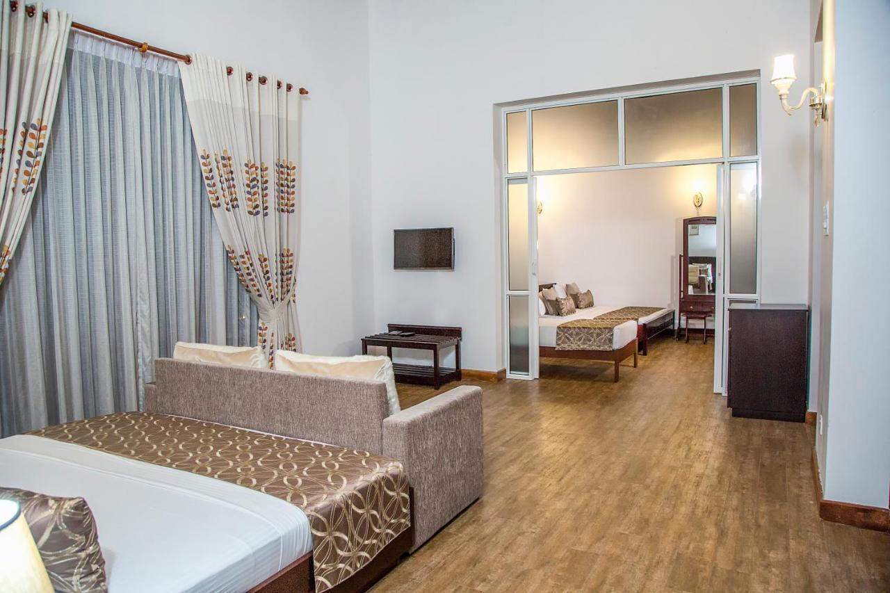 Villa Crystals Malabe Luaran gambar